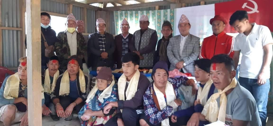 पाँचथरमा कांग्रेस, माओवादी, राप्रपाका १५ नेता, कार्यकर्ता एमालेमा प्रवेश